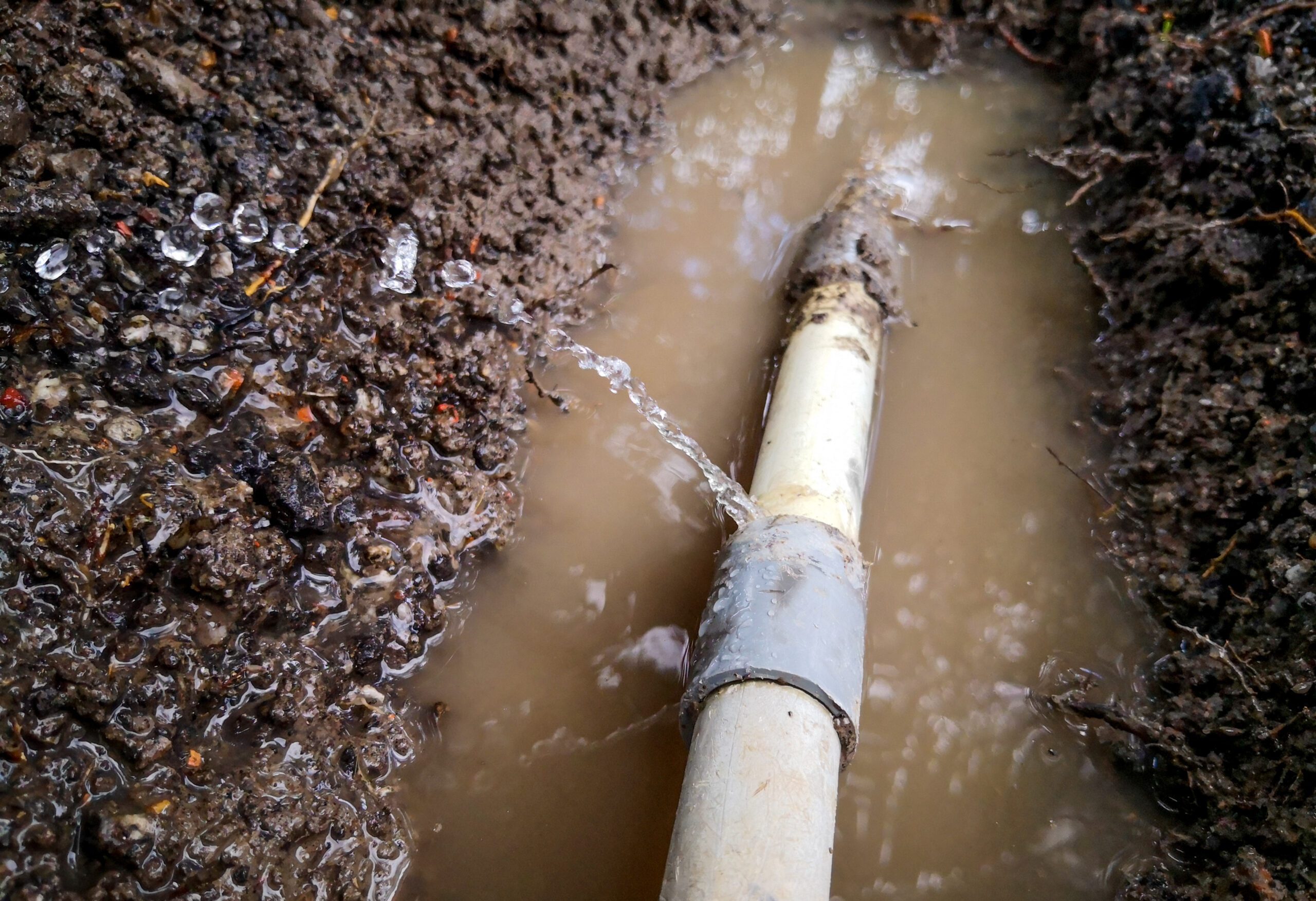 upvc-pipe-burst-waste-water-from-pipe-leaking